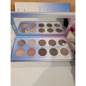 ITEM BEAUTY On The Daily Eyeshadow Palette NIB-Fabulous Neutrals